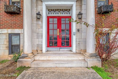 15-201 W 5th Ave, Knoxville, TN, 37917-7407 | Card Image