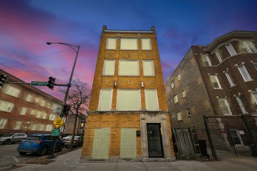 1-801 S Independence Blvd, Chicago, IL, 60624-4172 | Card Image