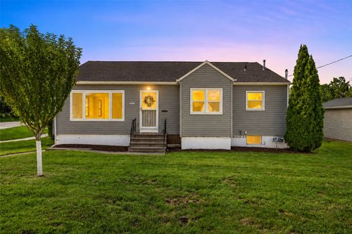 3019 Oakland Rd Ne, Cedar Rapids, IA, 52402 | Card Image