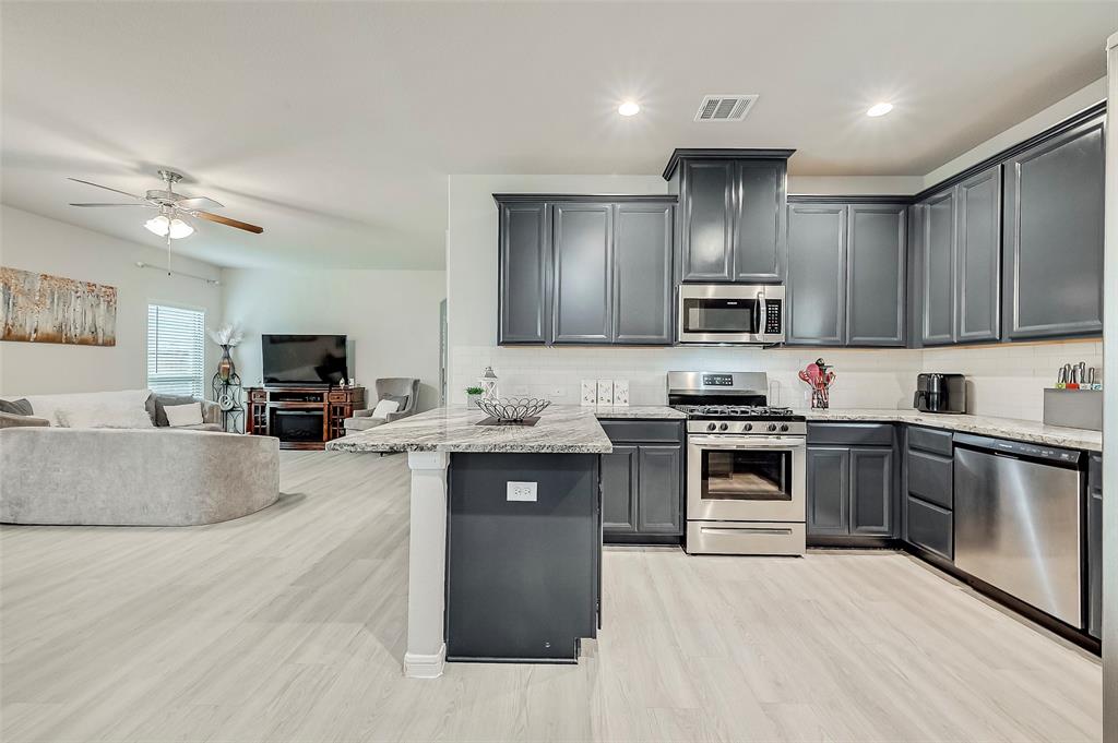 Scarlet Mountain Dr, Rosharon, TX 77583