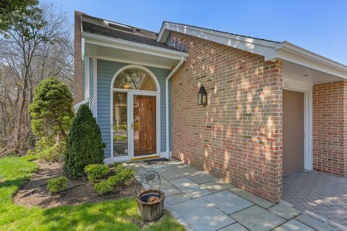 141 Regents Park, Westport, CT, 06880-5530 | Card Image