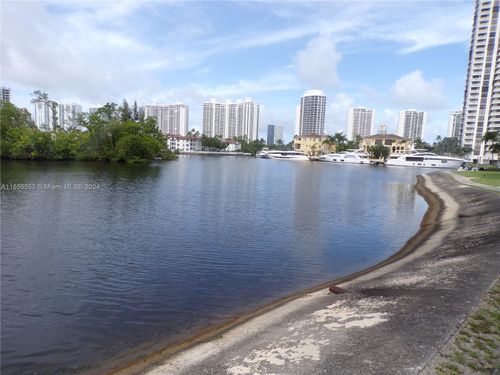 apt-t101-3030 Marcos Dr, Aventura, FL, 33160-2565 | Card Image