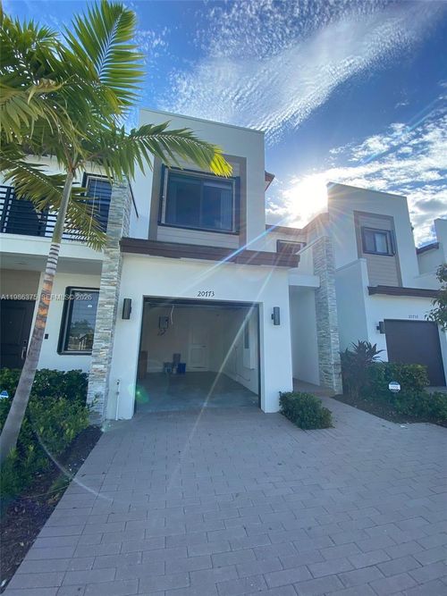 20773 Ne 5th Ct, Miami, FL, 33179-3553 | Card Image