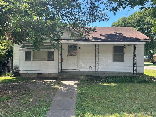 317 W Main St, Steele, MO, 63877-1437 | Card Image