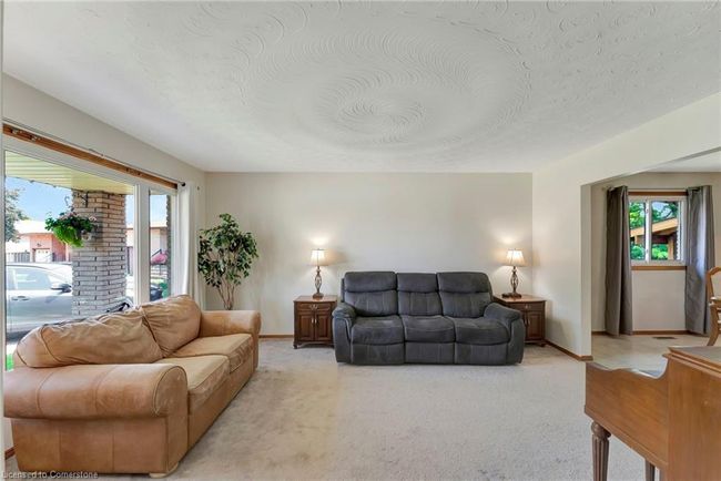 182 Solomon Cres, House other with 4 bedrooms, 3 bathrooms and 5 parking in Hamilton ON | Image 6