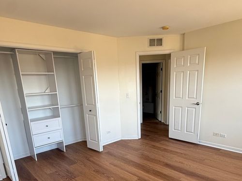 286 Wolverine Dr, Oswego, IL, 60543-7135 | Card Image