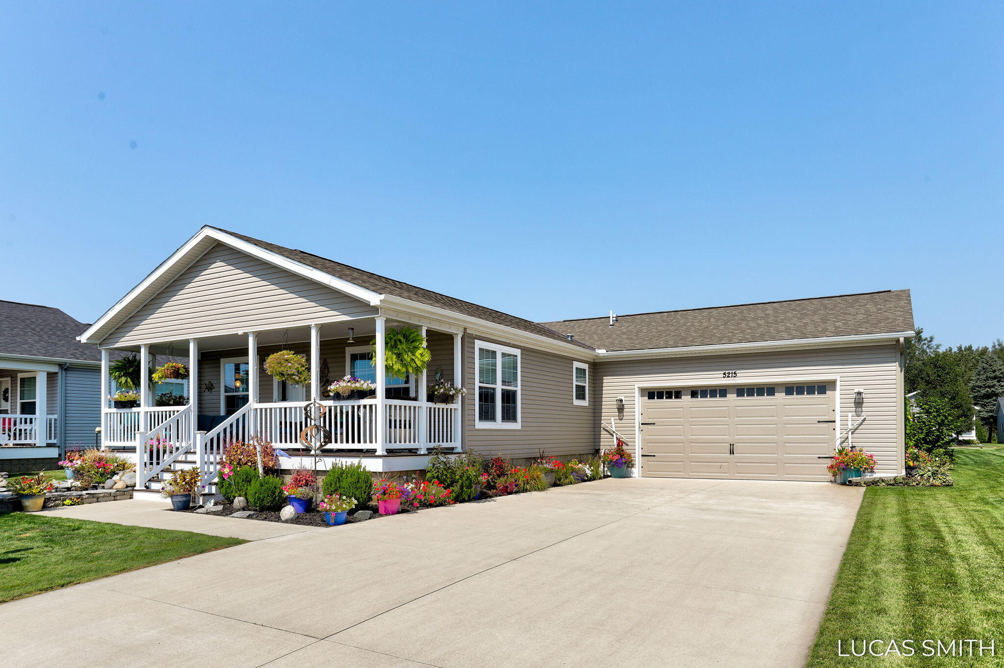 Scenic Turn Ln, Holland, MI 49423