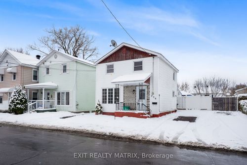 {{alt}} | Card Image