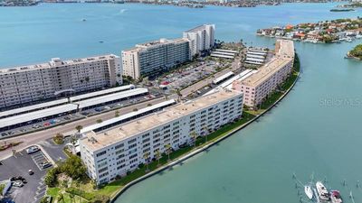 602 - 5925 Shore Boulevard S, Condo with 2 bedrooms, 2 bathrooms and null parking in Gulfport FL | Image 1