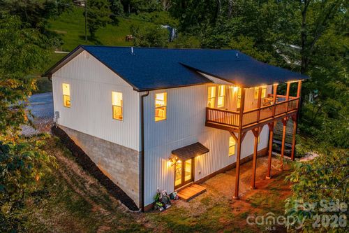 295 Penland St, Clyde, NC, 28721-7558 | Card Image