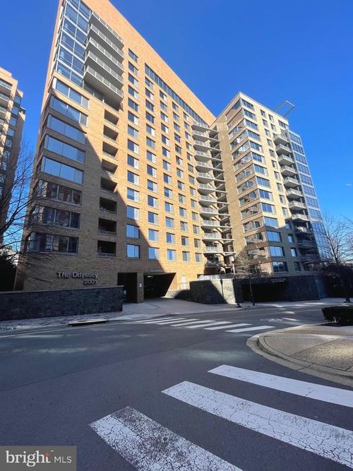 804-2001 15th St N, ARLINGTON, VA, 22201-2695 | Card Image