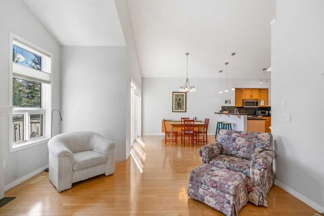 21 Everhollow Rise Sw, Home with 4 bedrooms, 3 bathrooms and 2 parking in Calgary AB | Image 13