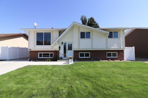 976 Ross Glen Dr Se, Medicine Hat, AB, T1B2Y9 | Card Image