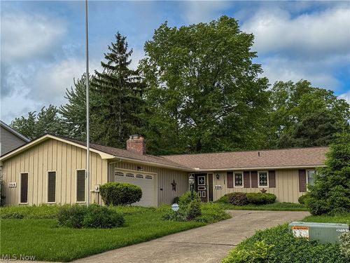 3516 Meadowbrook Dr, Lorain, OH, 44053-2744 | Card Image