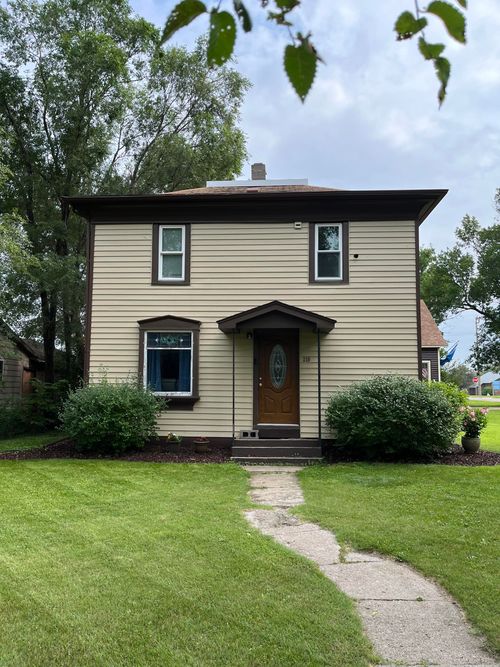 218 W Pine St, Sisseton, SD, 57262-1832 | Card Image