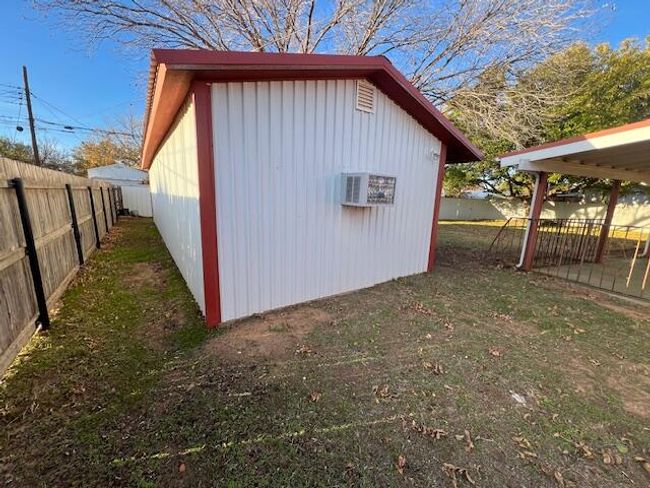 1615 Avenue F, House other with 3 bedrooms, 3 bathrooms and null parking in Abernathy TX | Image 50