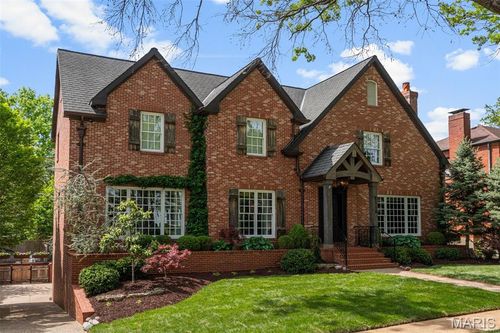 8116 University Dr, Clayton, MO, 63105-3727 | Card Image