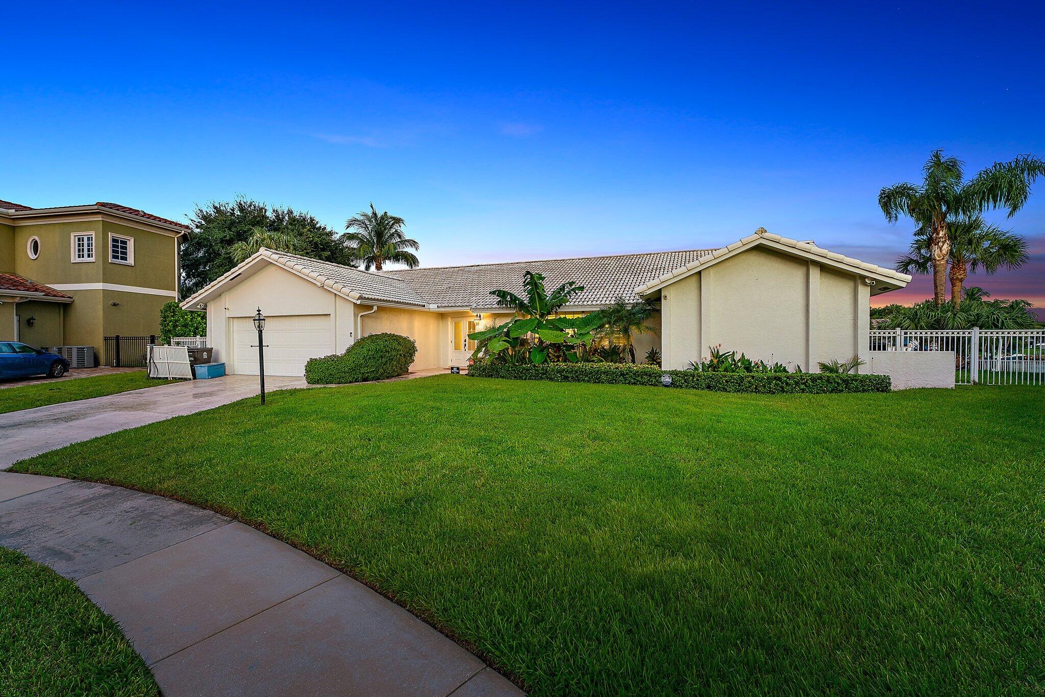 Driftwood Cir, West Palm Beach, FL 33410