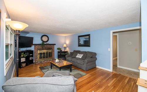 20 Alvirne Dr, Hudson, NH, 03051-3253 | Card Image