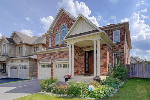 32 Little Hannah Lane, Maple, ON, L6A0E3 | Card Image
