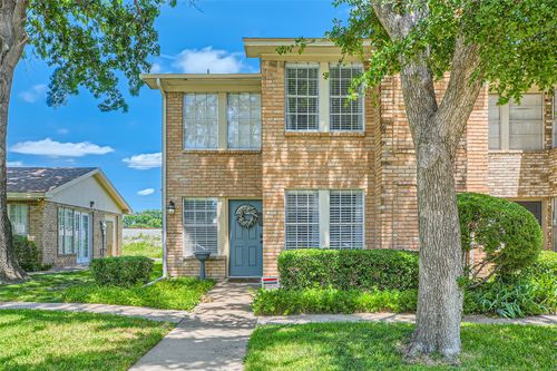 511 Towne House Ln, Richardson, TX, 75081-3529 | Card Image