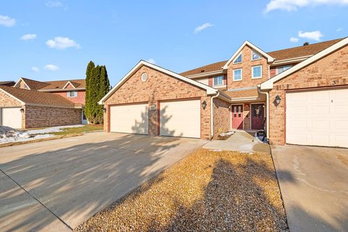 2-1507 Clarence Court, West Bend, WI, 53095 | Card Image