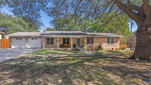 111 Mission Dr, New Braunfels, TX, 78130-6139 | Card Image