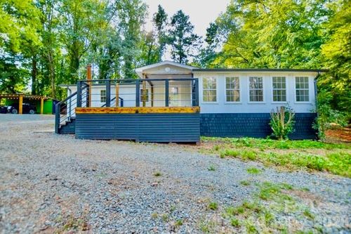 5821 Hornet Dr, Charlotte, NC, 28216-2311 | Card Image