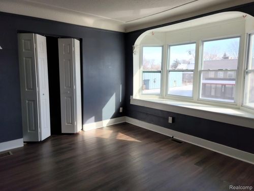 22641 Van Dyke Ave, Warren, MI, 48089-2358 | Card Image