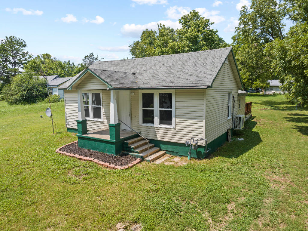 Cash St, Harrison, AR 72601
