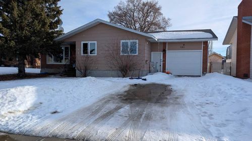 5201 45b Avenue, Vegreville, AB, T9C1L5 | Card Image