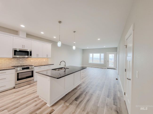 B - 2113 Powers Ave, Townhouse with 2 bedrooms, 2 bathrooms and 2 parking in Lewiston ID | Image 6