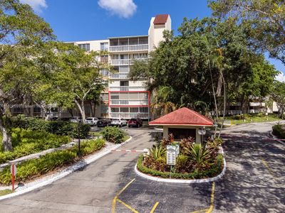 208 - 7001 Environ Blvd, Condo with 1 bedrooms, 1 bathrooms and null parking in Lauderhill FL | Image 1