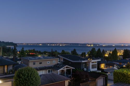 1104 Esquimalt Ave, West Vancouver, BC, V7T1K1 | Card Image