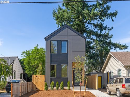 2-5305 Se Malden St, Portland, OR, 97206-9060 | Card Image