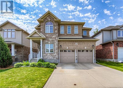 140 Maple Bush Dr, Cambridge, ON, N1T0B7 | Card Image