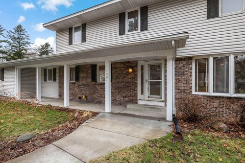 1287 Nursery Hill Ln, Arden Hills, MN, 55112-5752 | Card Image