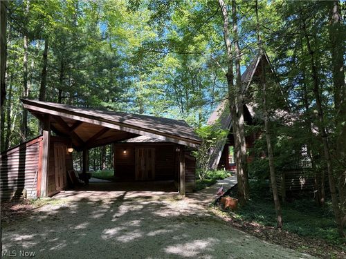 2325 Plum Pt, Roaming Shores, OH, 44084-9533 | Card Image