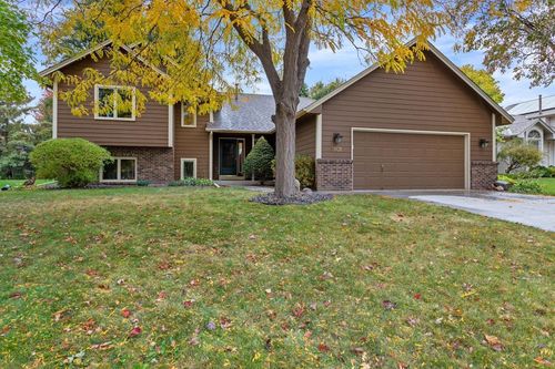 9101 Nantwick Rdg, Brooklyn Park, MN, 55443-3931 | Card Image