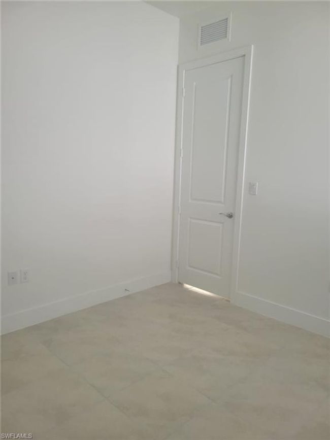 Unfurnished room with baseboards | Image 25
