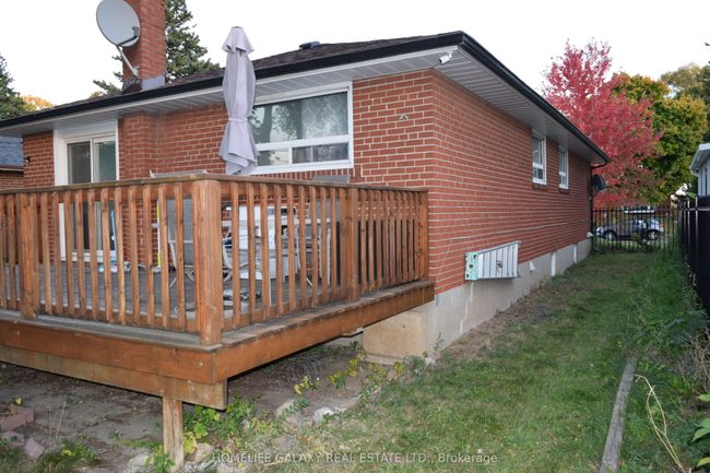 52 Peace Dr, House other with 6 bedrooms, 4 bathrooms and 4 parking in Scarborough ON | Image 28