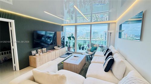 1729-100 Bayview Dr, Sunny Isles Beach, FL, 33160-5327 | Card Image