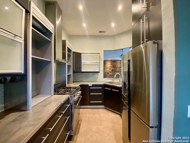 10348 Flatland Trl, House other with 3 bedrooms, 2 bathrooms and null parking in Converse TX | Image 28