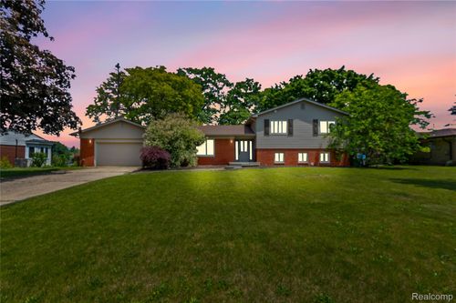527 Tanview Dr, Oxford, MI, 48371-4769 | Card Image