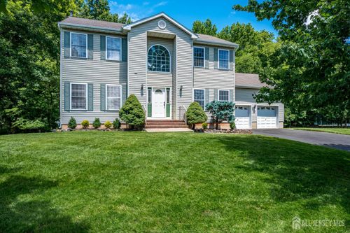 18 Mayercik Ct, Edison, NJ, 08820-4800 | Card Image