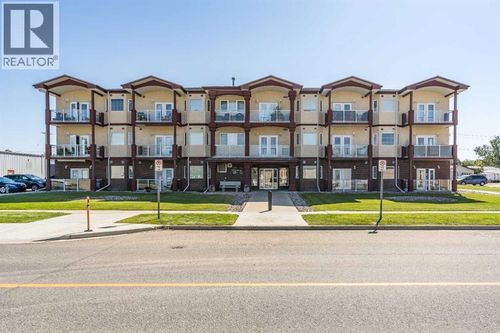 101-105 Main St S, Redcliff, AB, T0J2P2 | Card Image