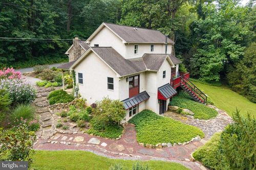 957 Mount Pleasant Rd, POTTSTOWN, PA, 19465-8808 | Card Image
