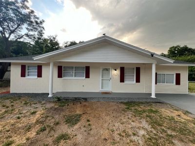 711 4 Th Street, House other with 4 bedrooms, 2 bathrooms and null parking in Wildwood FL | Image 1