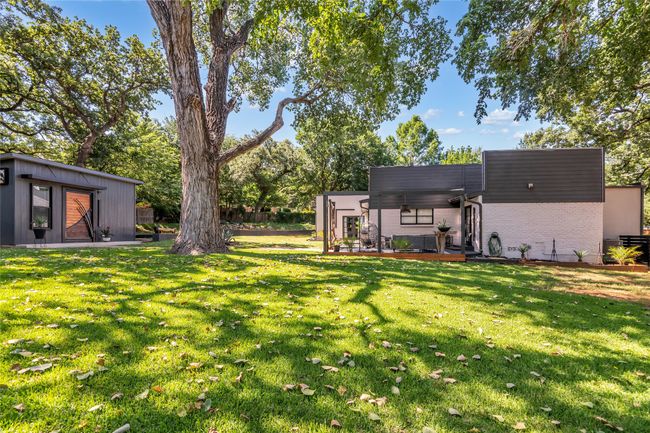 Side yard view of grassy yard with an outbuilding | Image 34