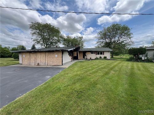 69 Steele Cir, Niagara Falls, NY, 14304-1120 | Card Image